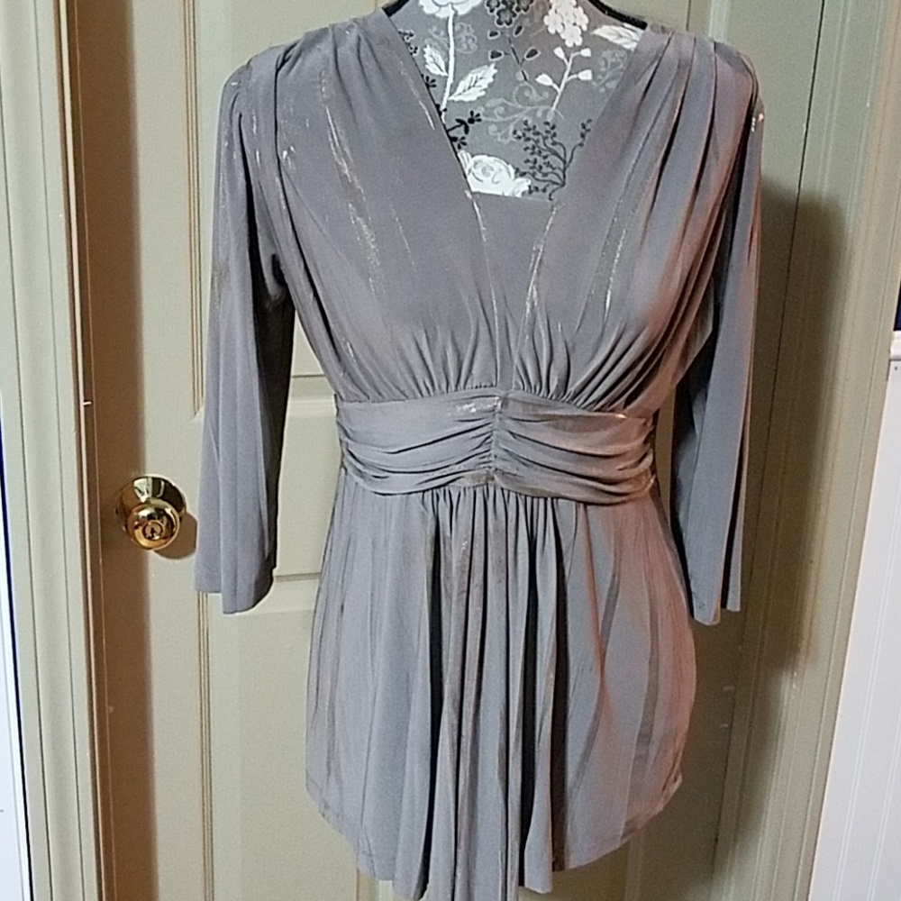 Beautiful Tunic w/gold accent